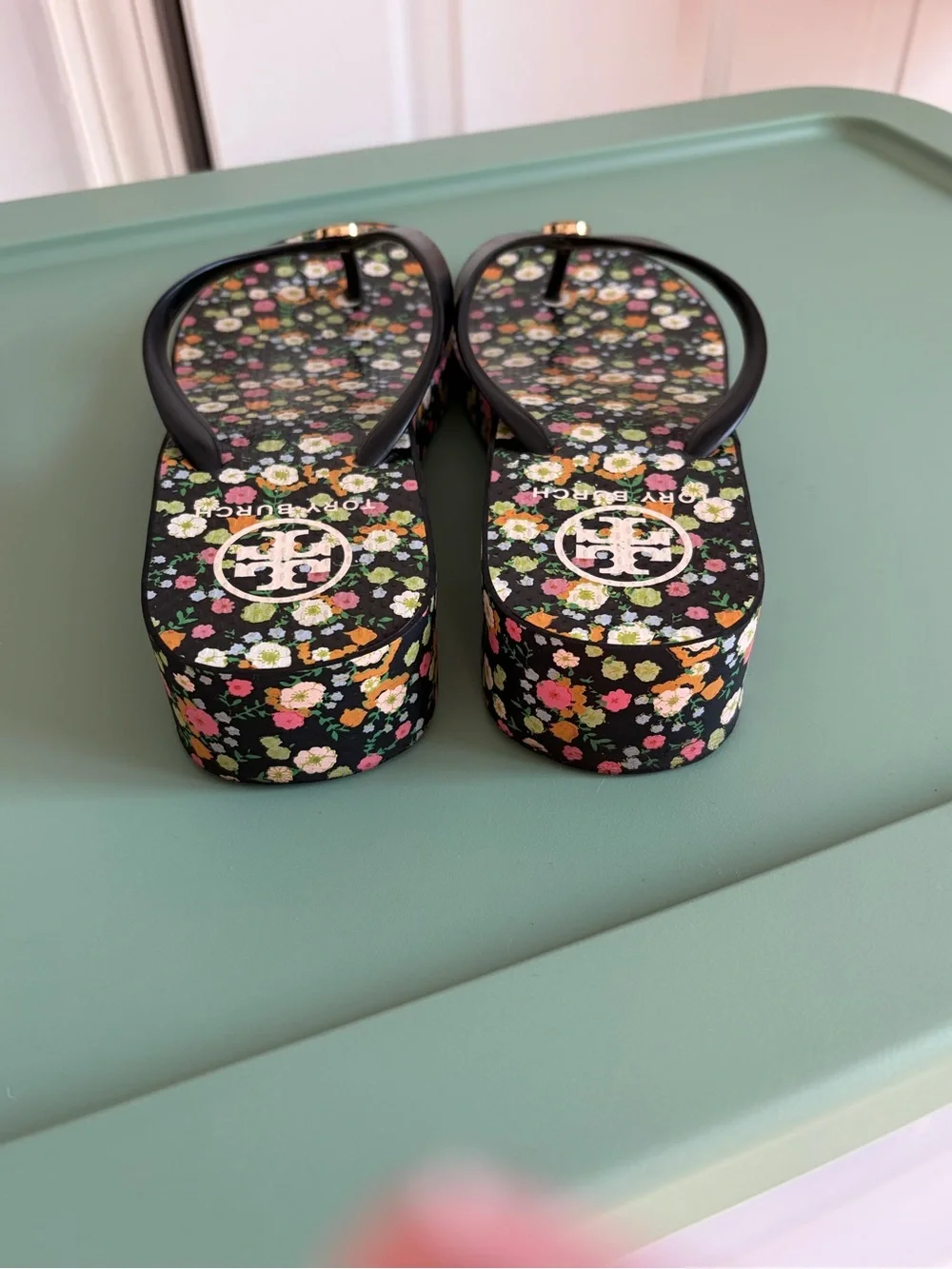 Tory Burch heeled sandals/ flip flops - Picture 4 of 5
